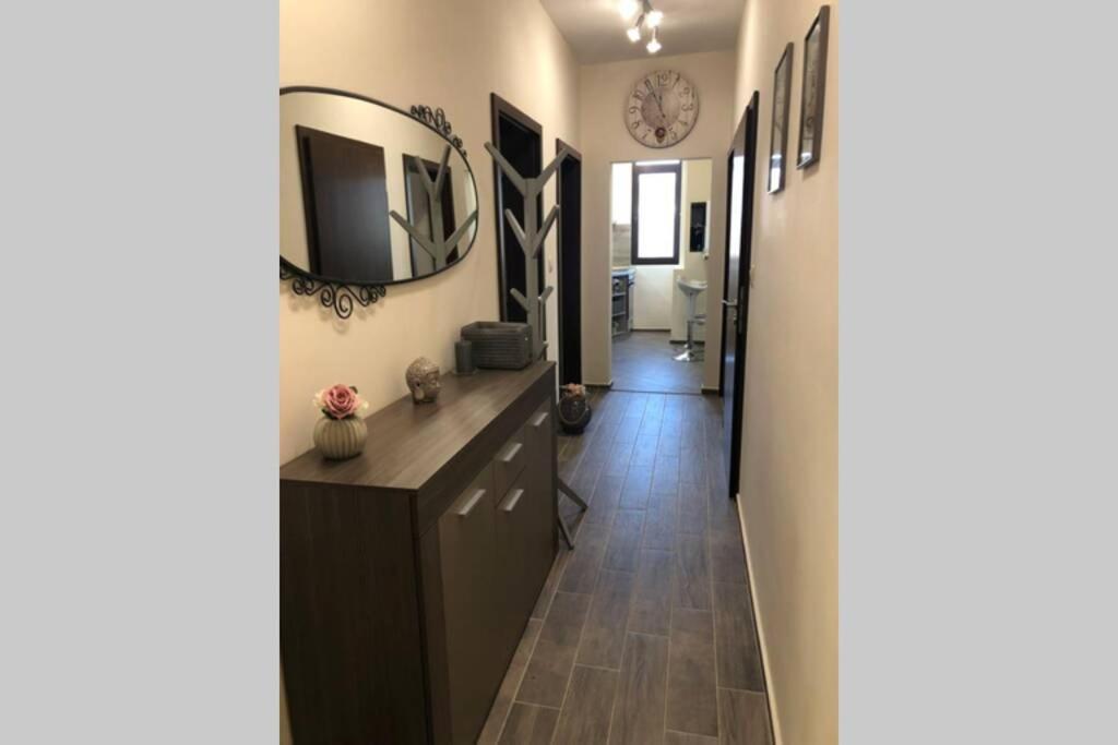 Lovely 3-Bedroom Apartment For 7 Ppl At The Centre فارنا المظهر الخارجي الصورة